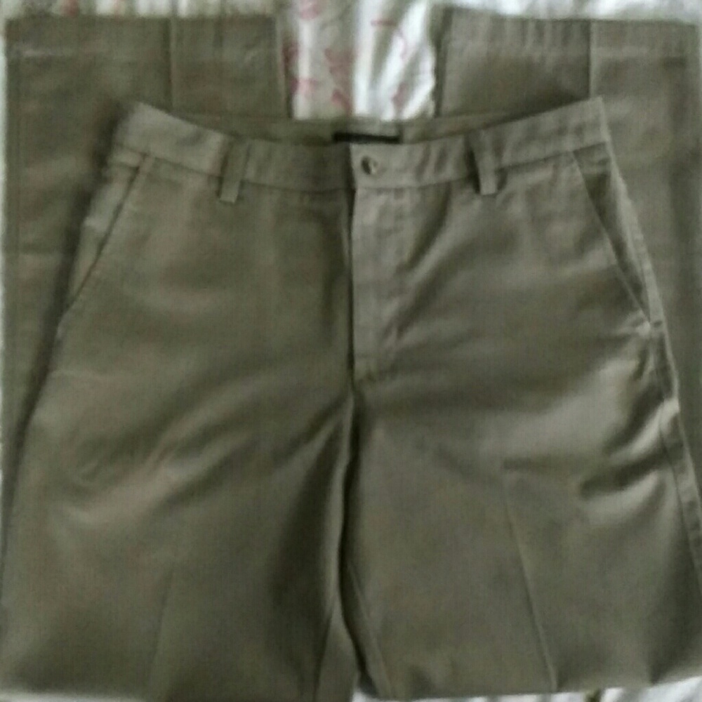 VanHeusen Men's Khaki Dress Pants Size 32/32